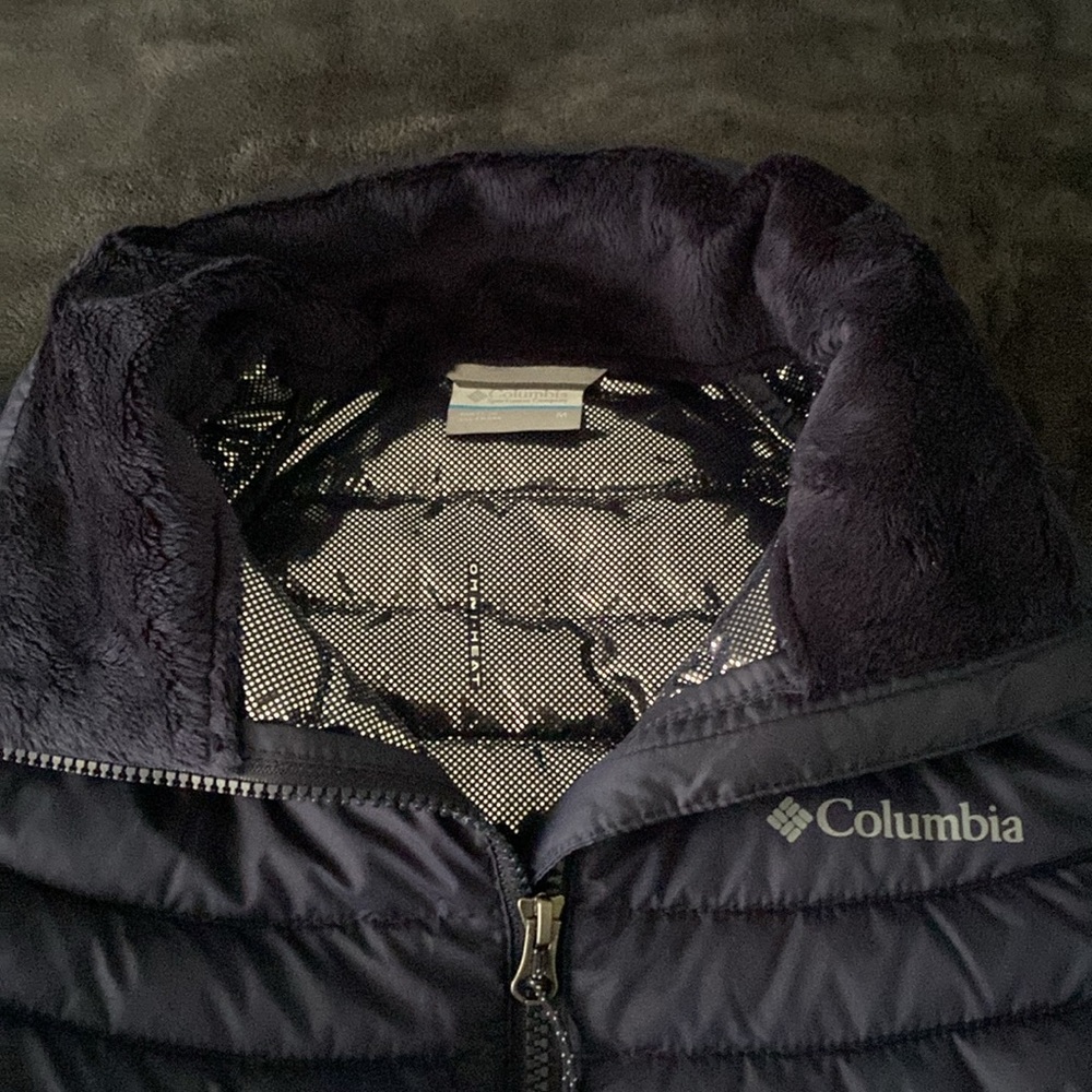 Columbia Women's Navy Quilted Packable Puffer Vest - Picture 2 of 3